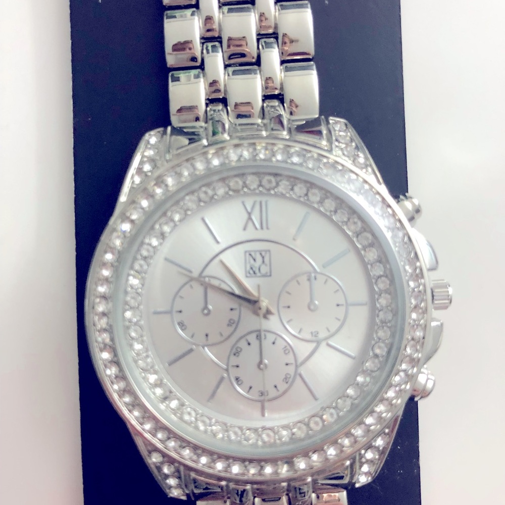 New York and Company Watch